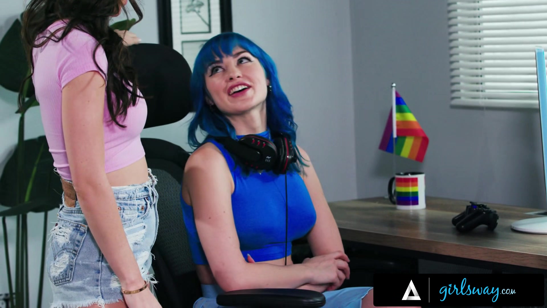 GIRLSWAY - Hot Gamer Jewelz Blu Rides Her Roommate's Pussy After Her Streaming.