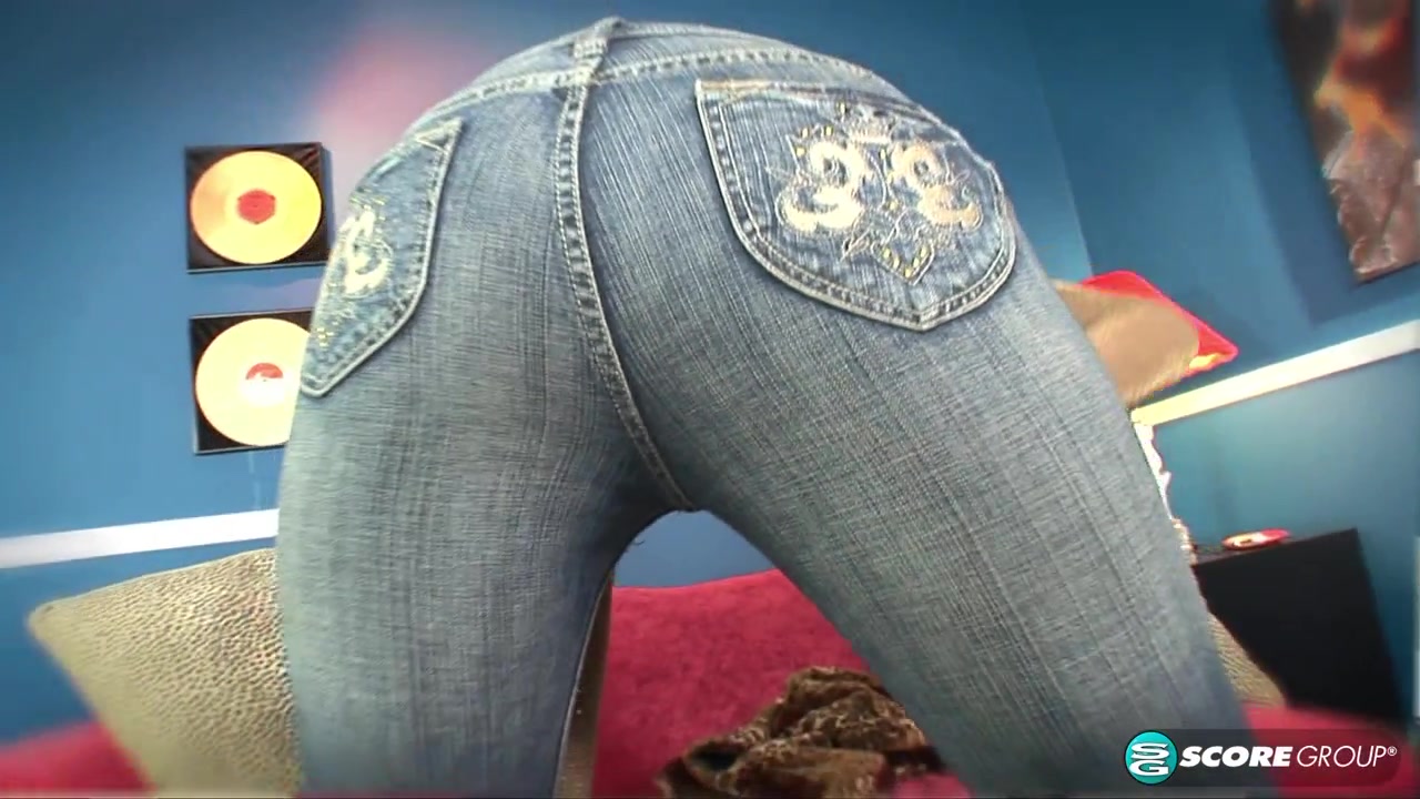 Getting Kali Off - BootyliciousMag