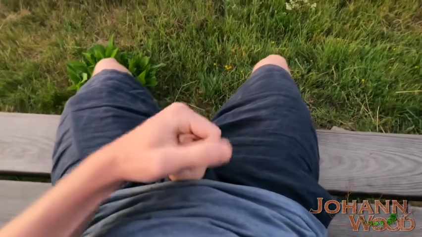 abx 2 432 - Real Risky Cumshot Right At The Jogging Track!