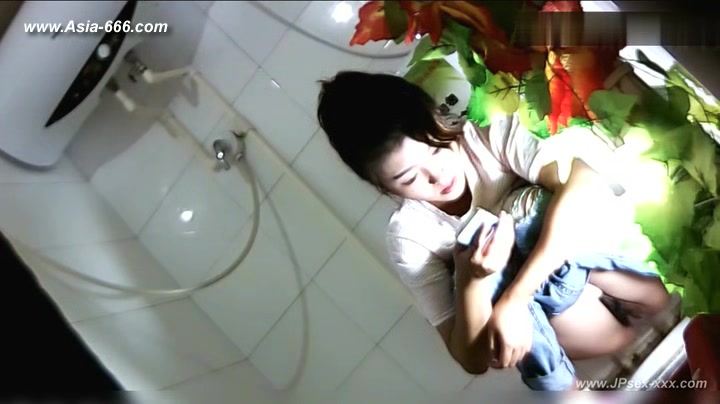 chinese girls go to toilet.112
