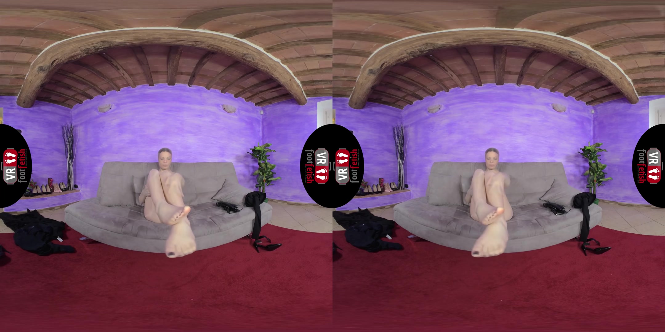 Steamy Hot Pantyhose Encasement Tease With Gorgeous Miss Venere - VRFootFetish