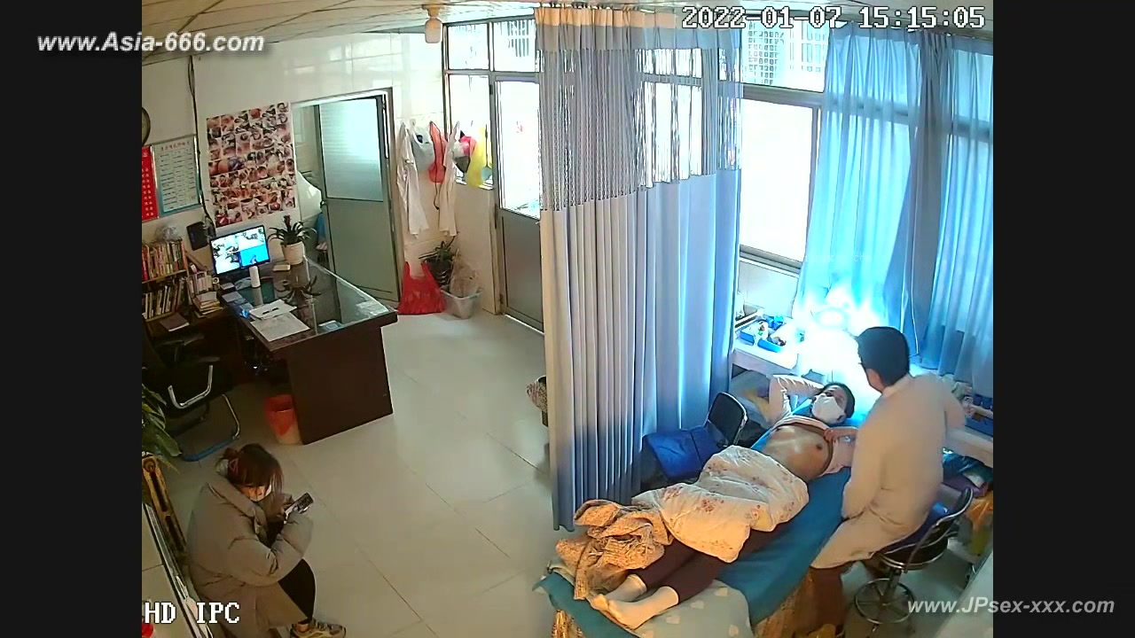 Hackers use the camera to remote monitoring of a lover's home life.564