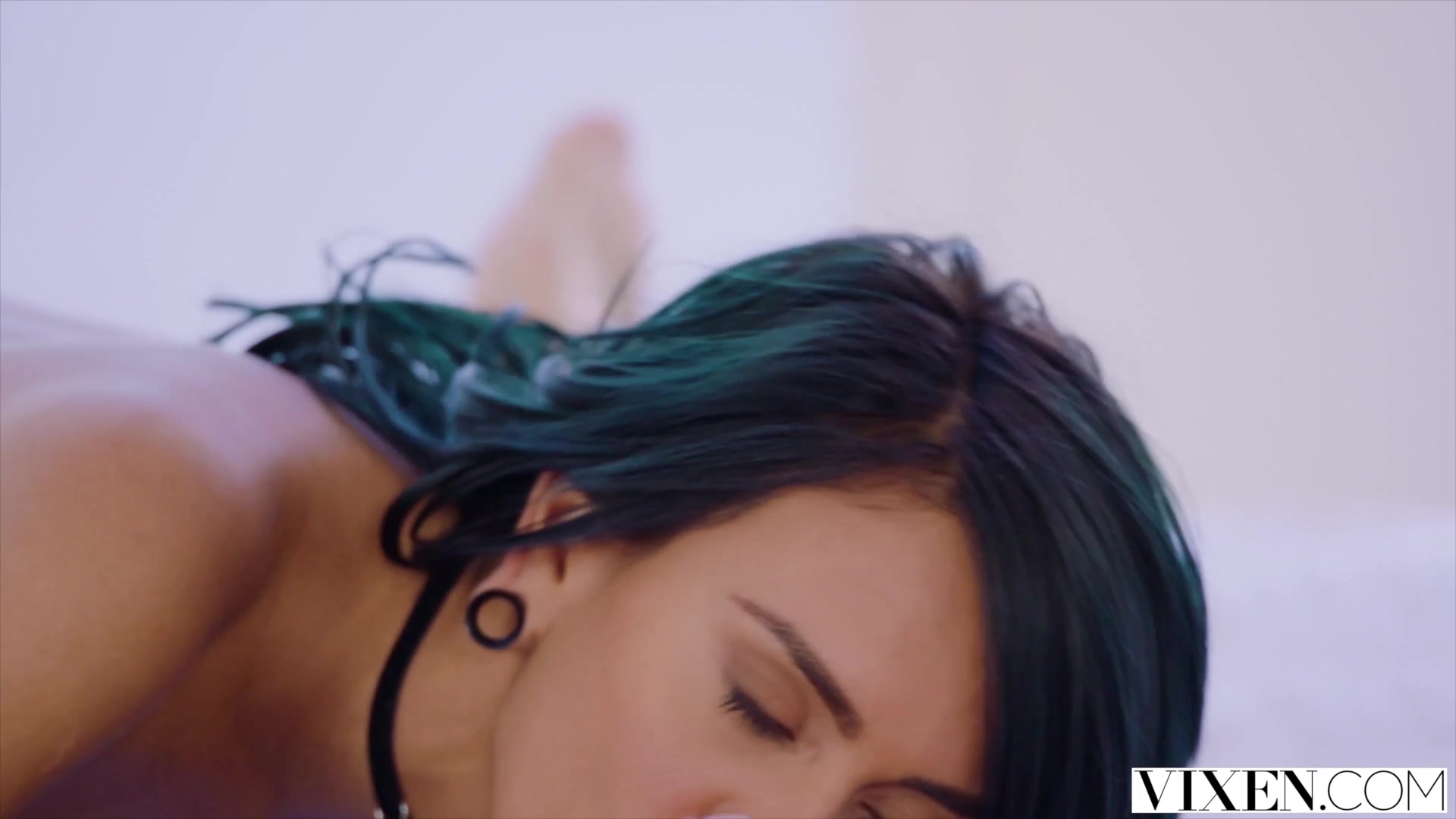 VIXEN I fucked my roommate because I wanted to