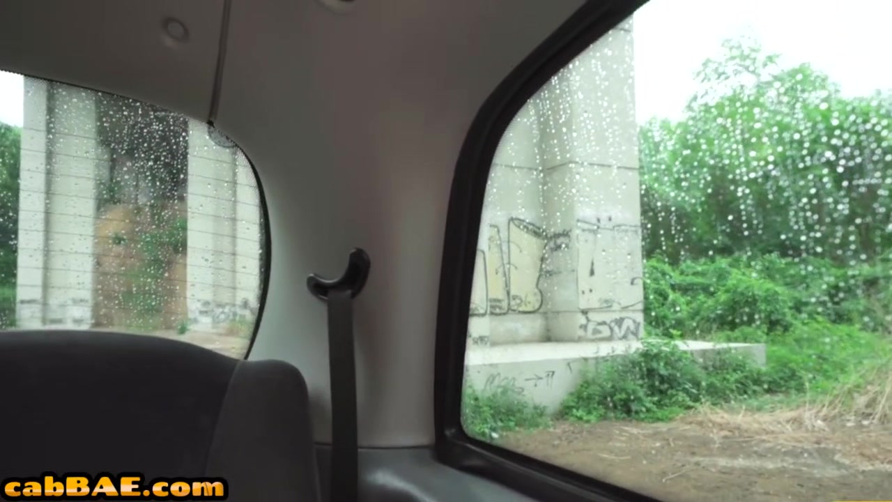 Public bigass and busty babe fucked outdoor in taxi