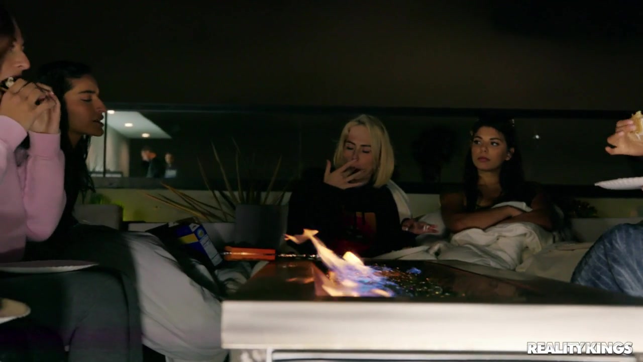 Carter Cruise & Gina Valentina & Abella Danger & Sloan Harper in WLT S01E03: Bonding Time - WeLiveTogether