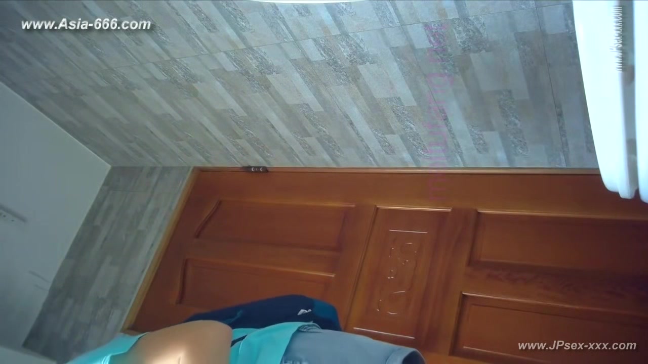 chinese girls go to toilet.497