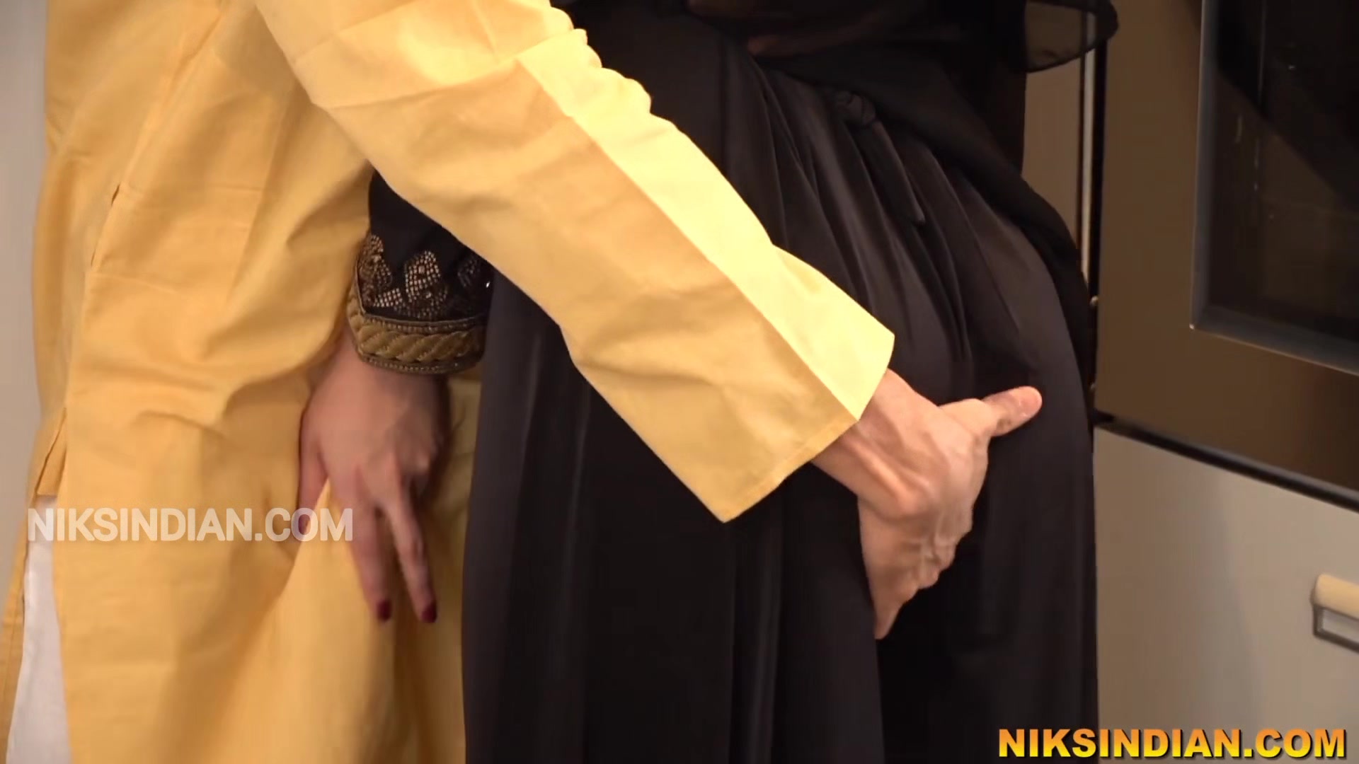 Hot Muslim Bhabhi in Hijab Ass Fucked by Her Neighbour