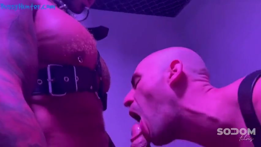 Finds A Nice Ass To Fuck Bareback In A Bar With Viktor Rom