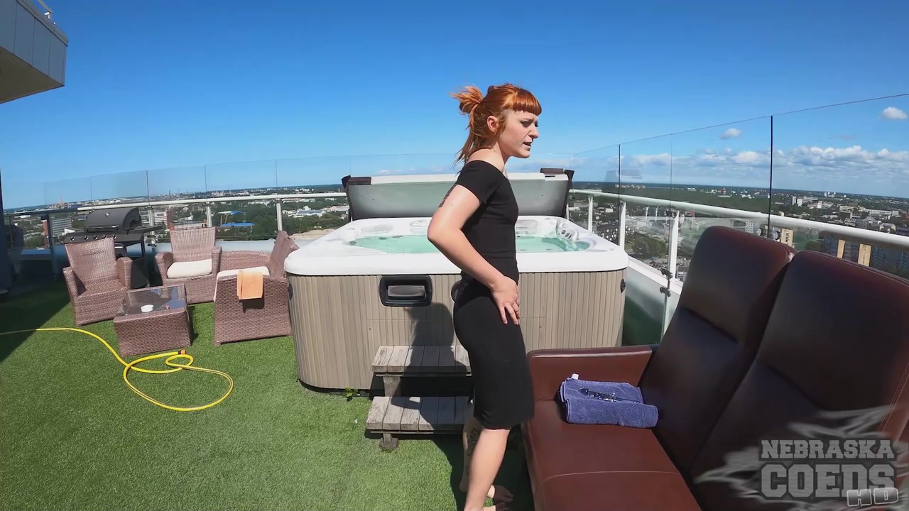 Brilla Underwater Jacuzzi Masturbating With Hairy Pussy