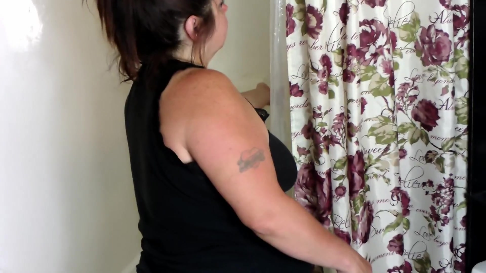 Sexy Bbw Pisses In The Shower Washes Up And Gets Her Face Covered In Cum - Sexynebbw