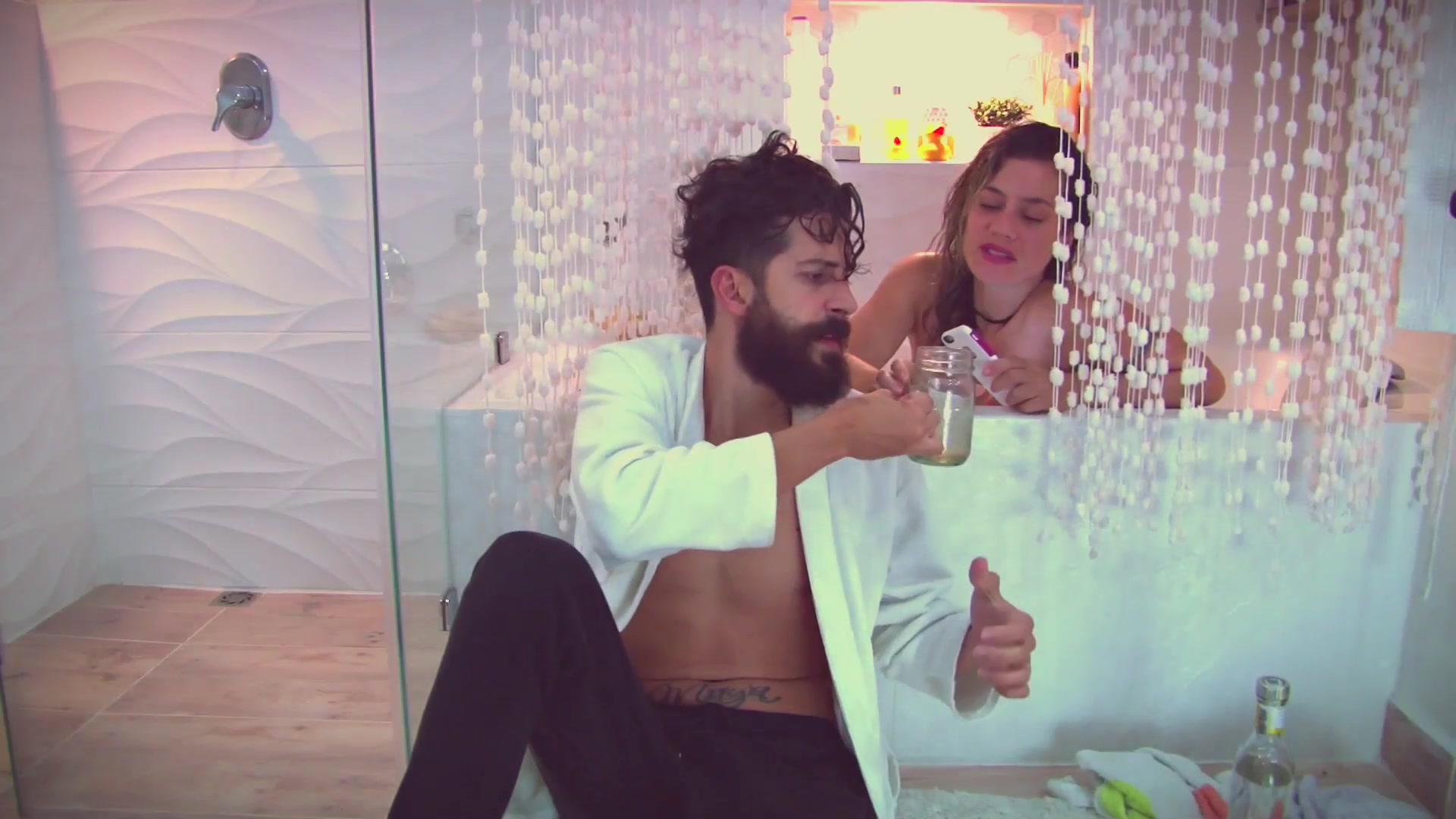 Una Ducha Luego De Las Fiestas - Sex Movies Featuring Andrea Garcia