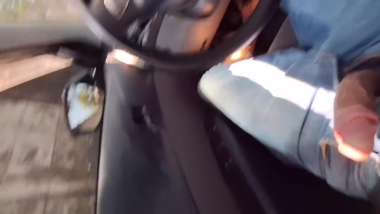 Punheta Pra Gostosa No Ponto De Onibus Ela Viu E Nao Aguentou