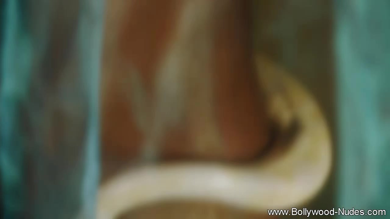Erotic Dancing Princess Shows Some Sexy Ass Move Again