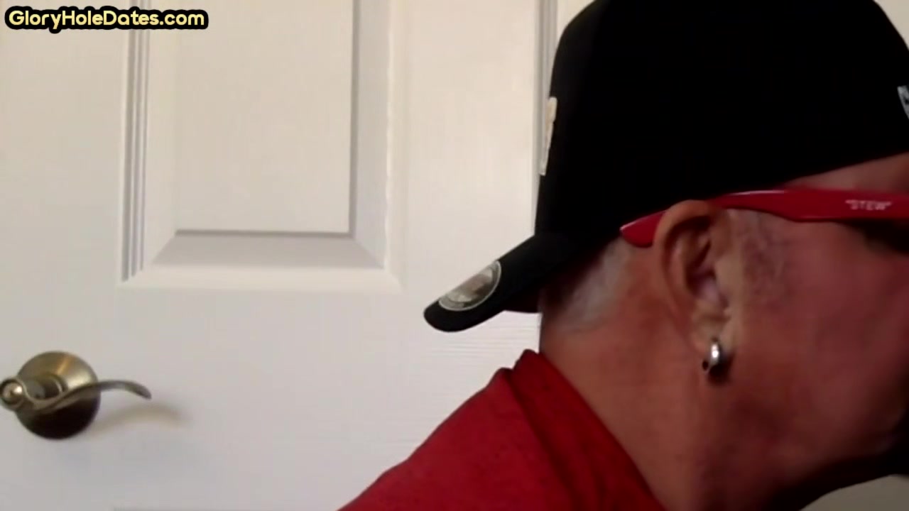 Gloryhole DILF sucking cock at home in homemade closeup