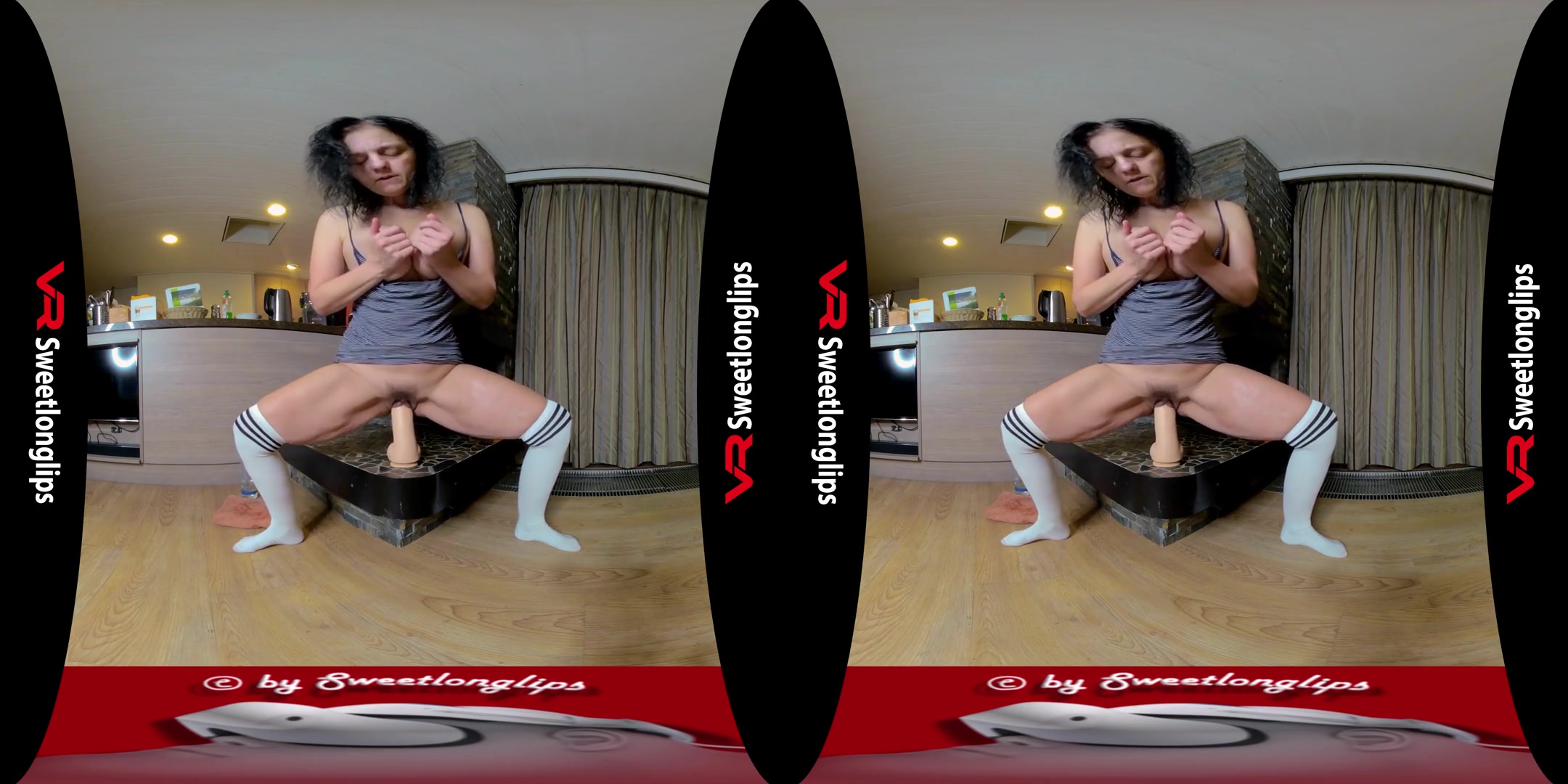 XXL - Dildoritt am Kamin; Solo Amateur MILF with a Huge Dildo