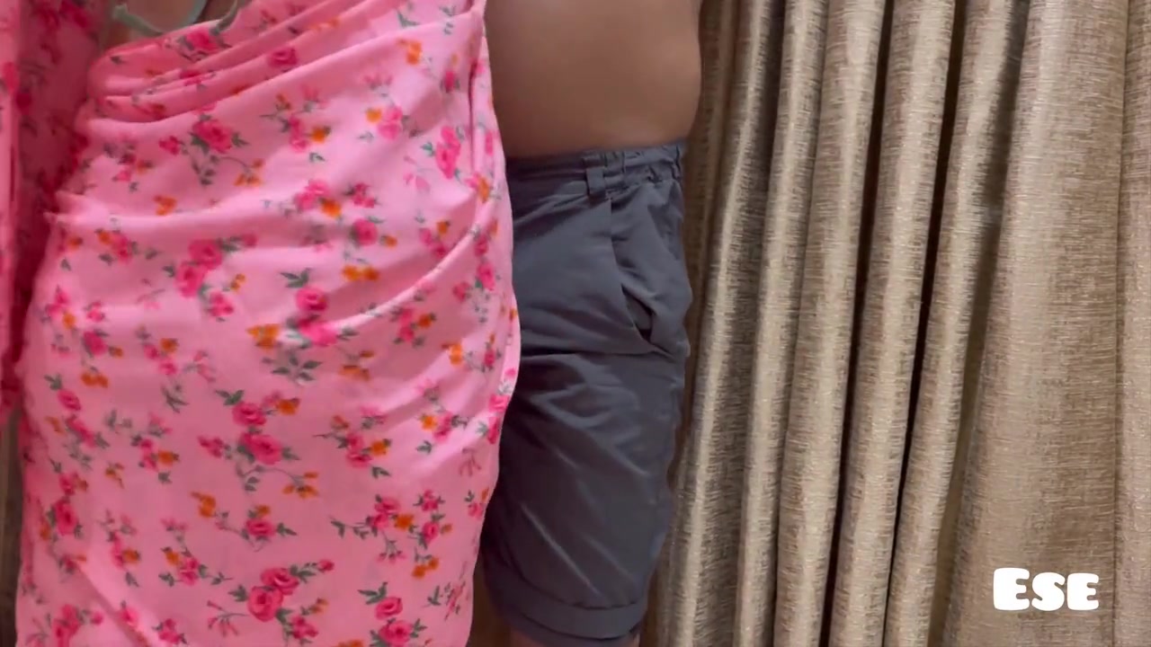 Lady Tailor Ko Male Model Chahiye