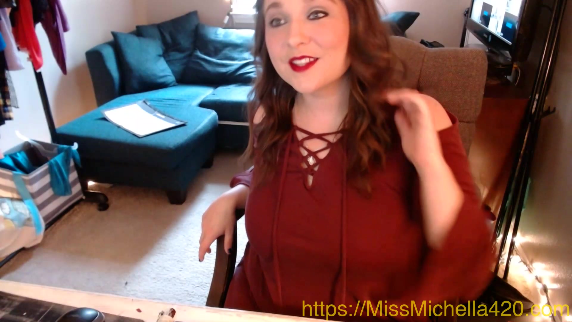 Worshipping Your Mistress Is Always The Best Way To Get Her Attention - Missmichella420