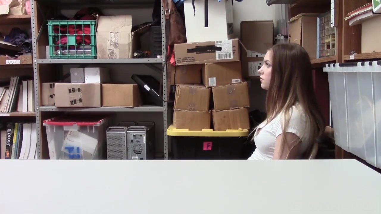 Shoplyfter bouncing off her tight pussy on top of the LP Officer