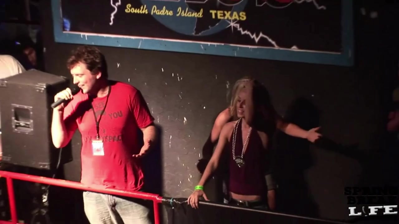 Hot Tampa Blonde Chick Getting Naked in Public
