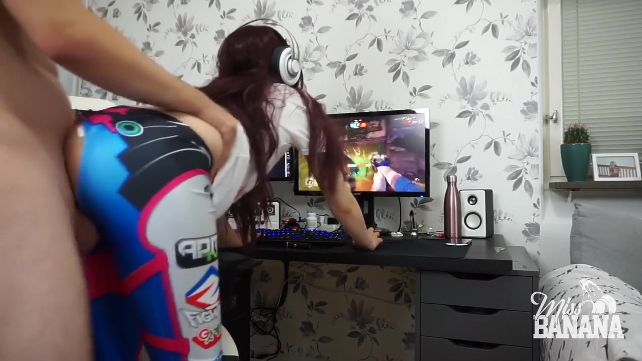 Wants Doggystyle During Gaming - Miss Banana