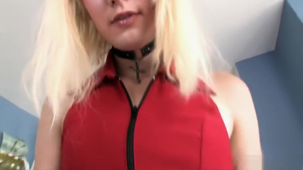Sexy blonde shemale dildoing her asshole
