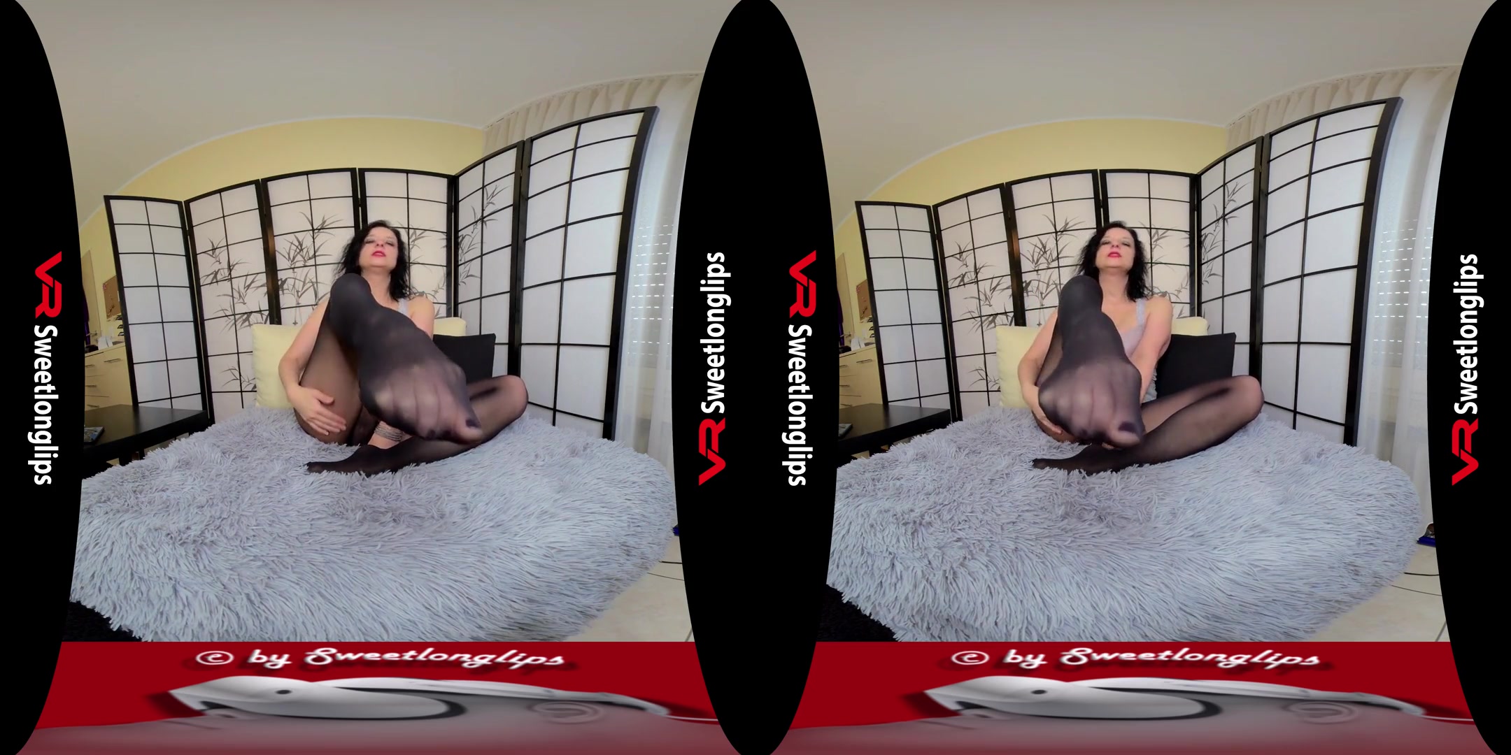 Spritz auf meine Nylonfusse - German MILF in Pantyhose Solo