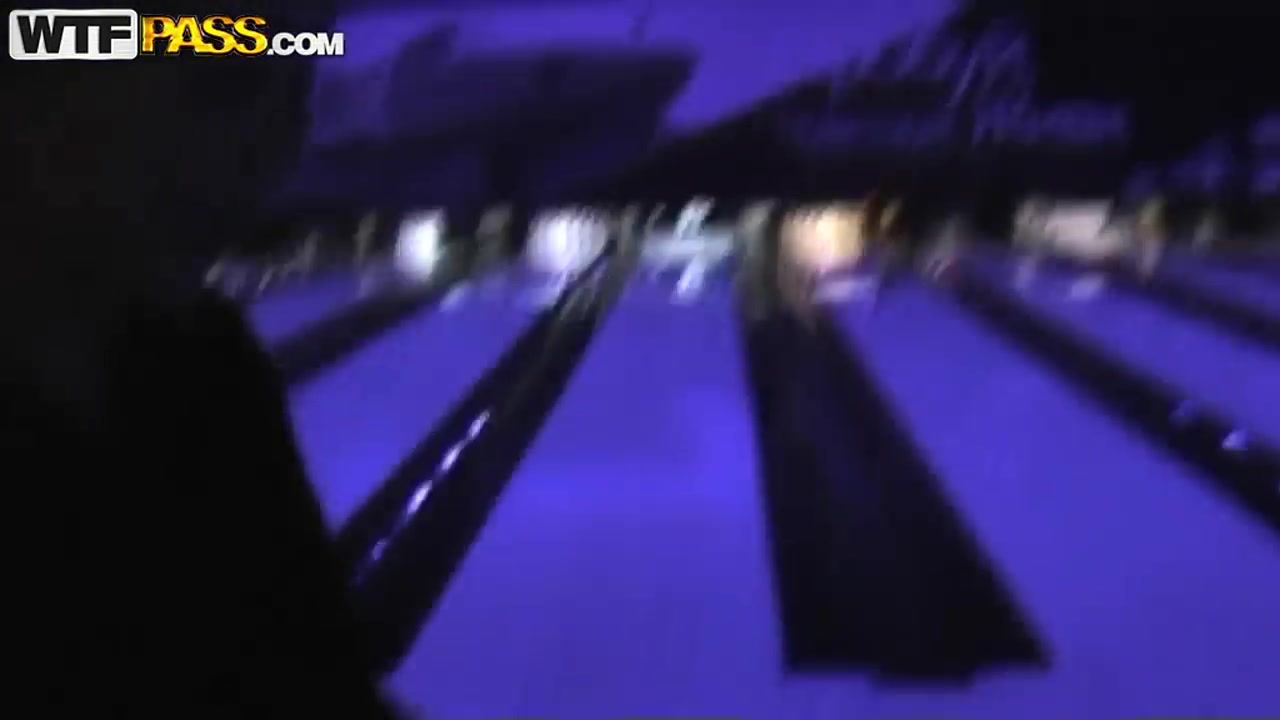 Man tries to seduce his GF to screw on camera