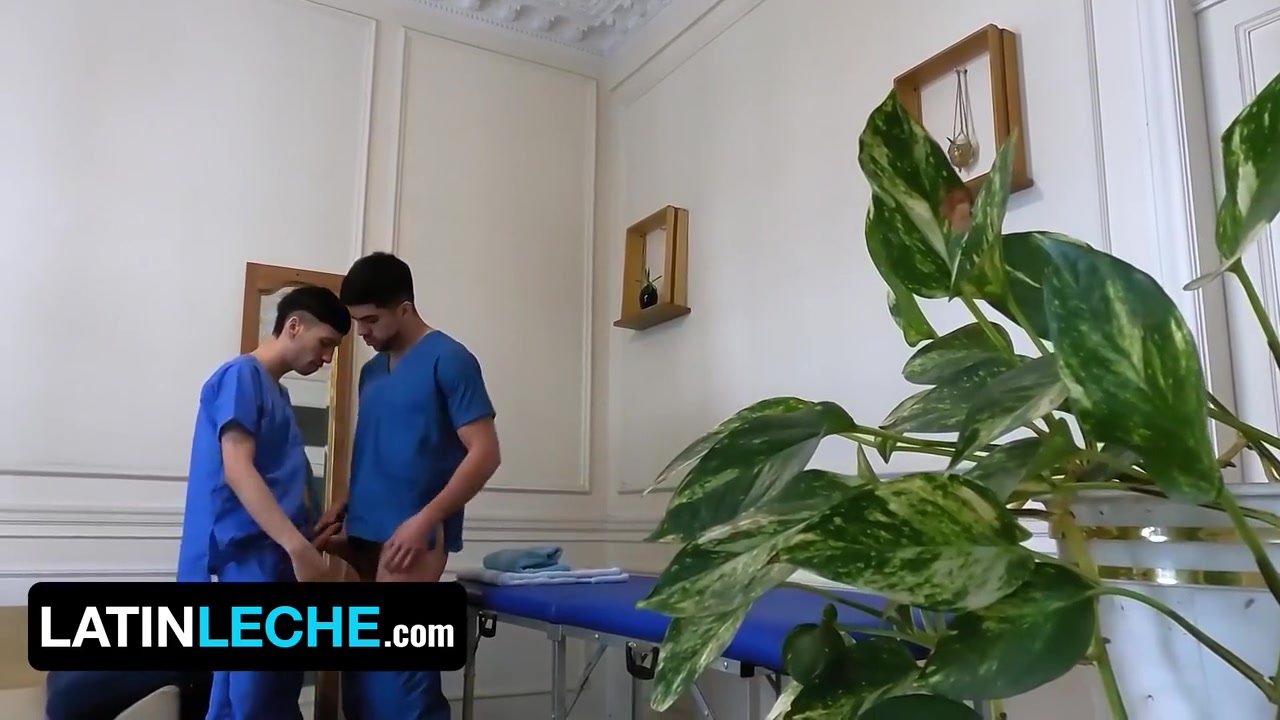 Cesar Rose And Fer Froma - Cute Twink Assistant Takes Care Of Horny Latino Doctor In Uniform