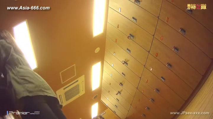 japanese public bathroom changeroom.3