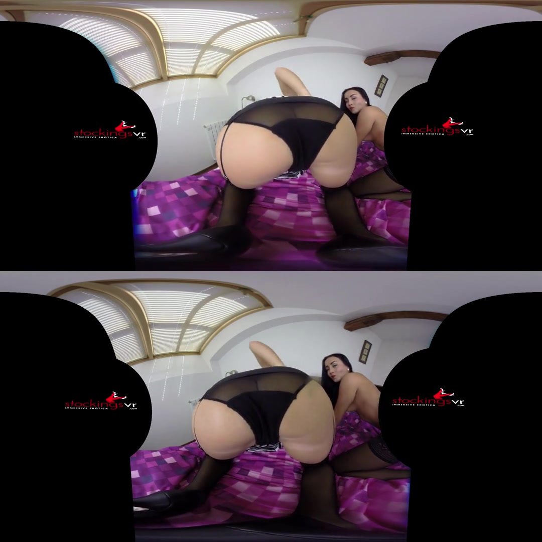 Anna Rose & Karol Lilien in Panty Lesbos - StockingsVR