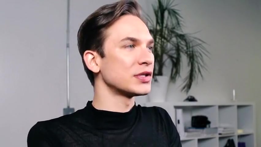 Man transformed into a blonde drag
