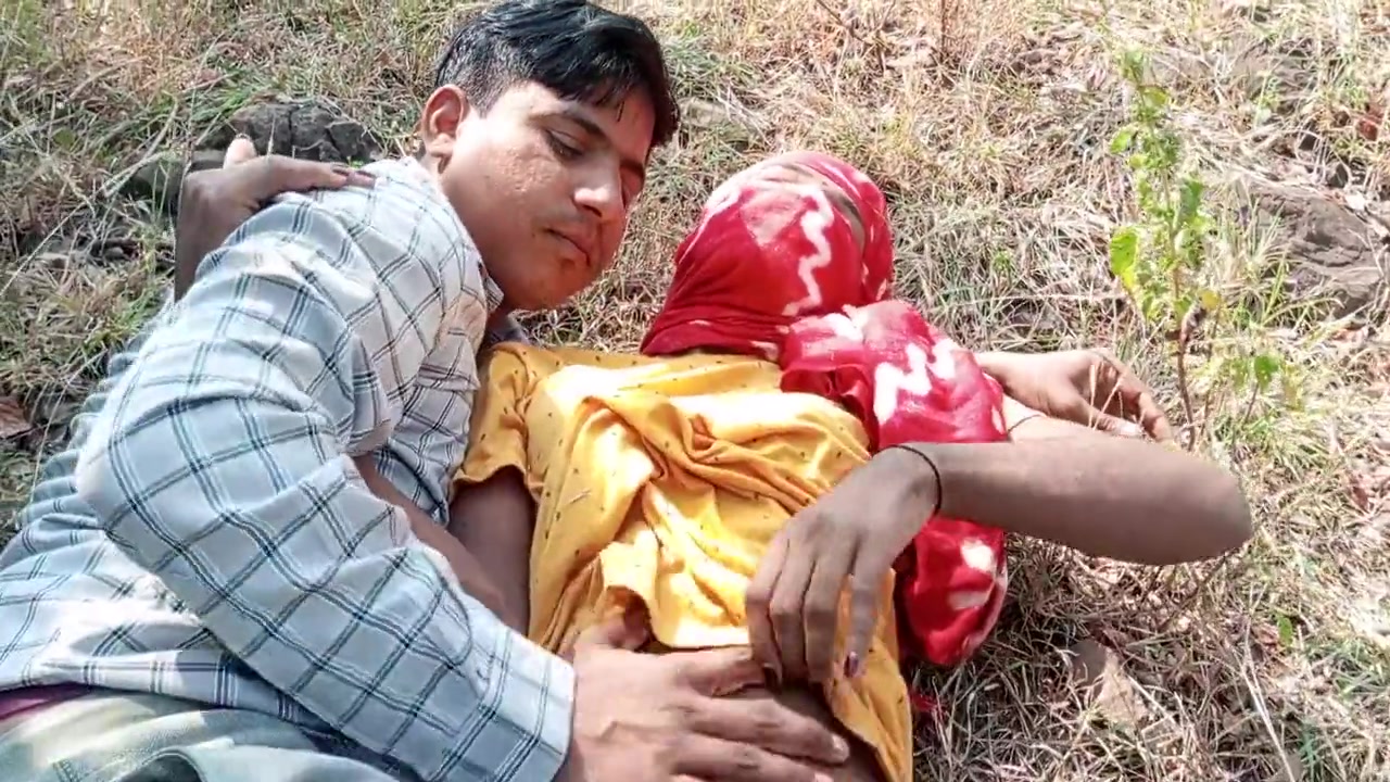 Indian Threesome Shemale - A Young Shemale Roaming The In The Forest Man So She Makes Love With Great Sex