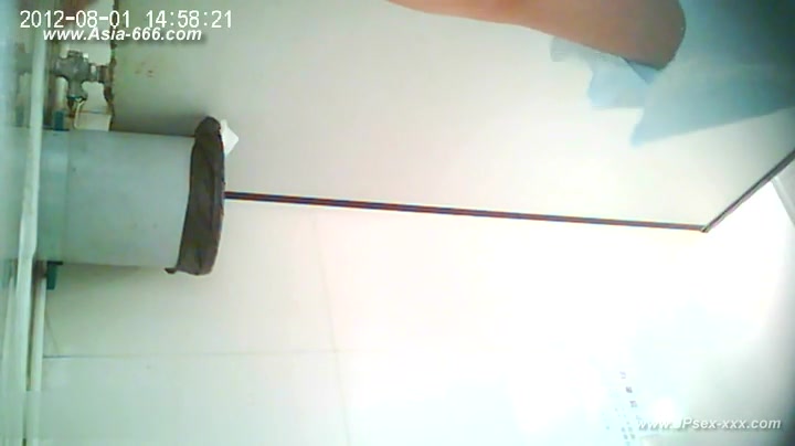 chinese girls go to toilet.31
