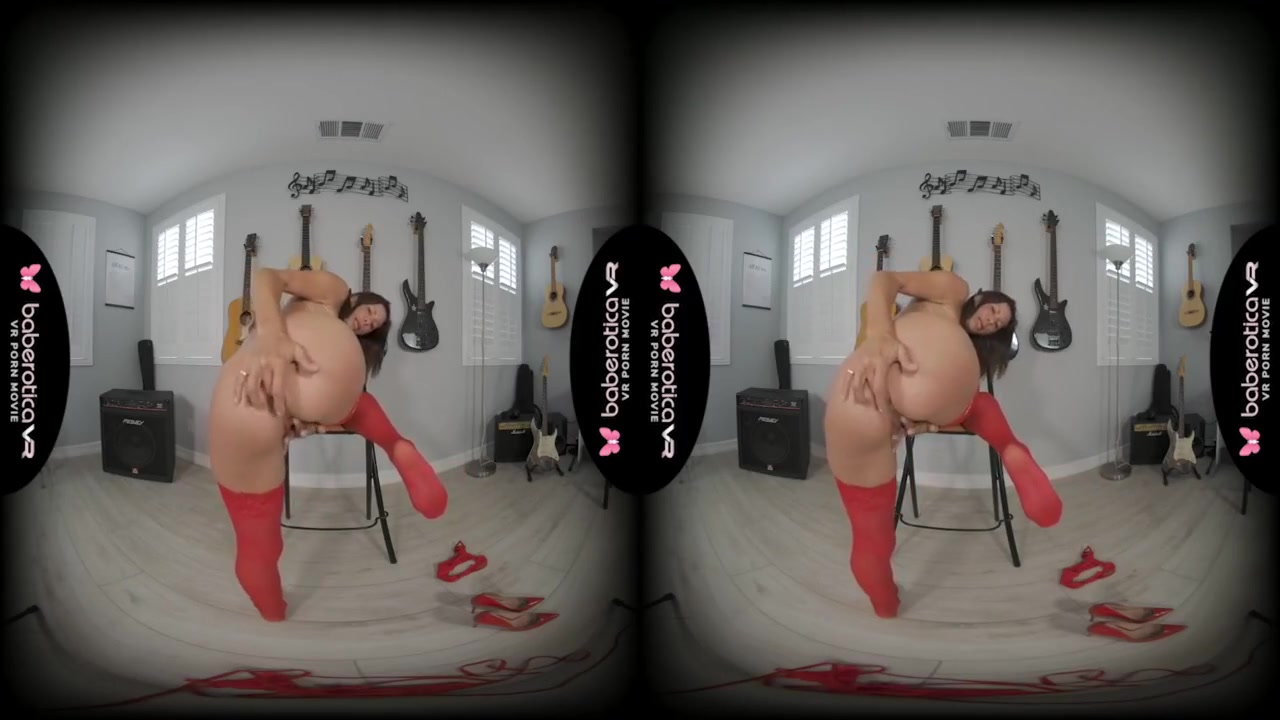 Solo Brunette Milf Is Masturbating, In Vr - Virtual Reality And Alexis Fawx
