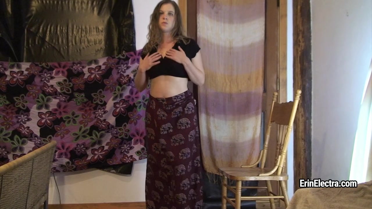 Amateur slut Erin Electra lifts dress for nice POV doggy