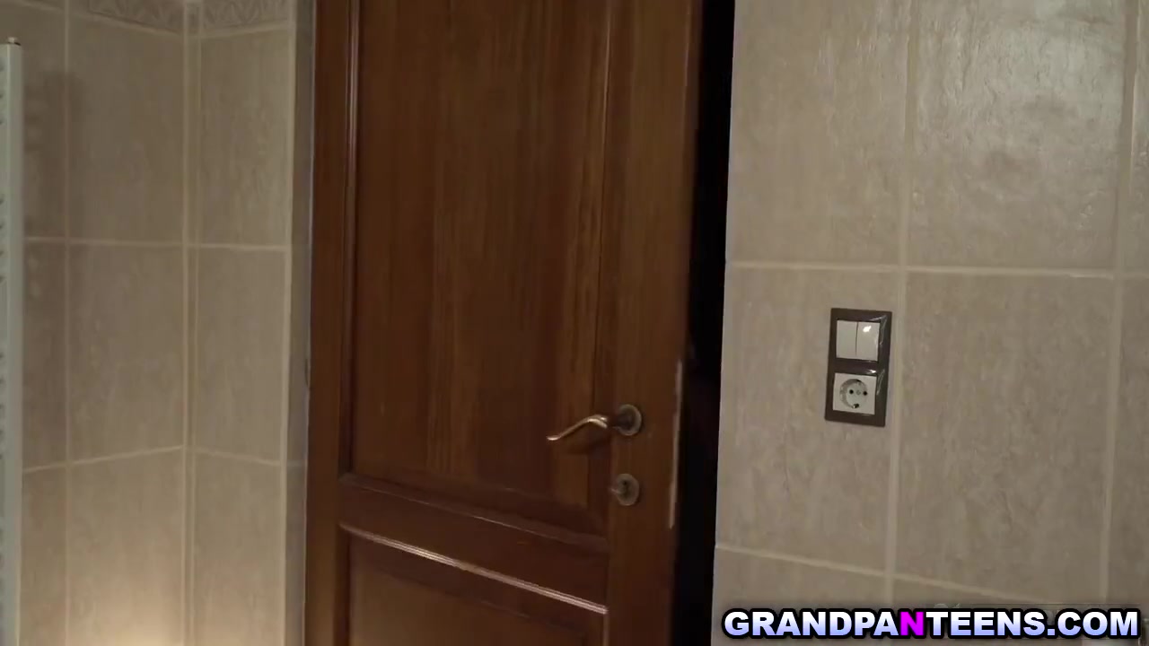 Naughty teen 18+ Offers Her Pussy To An Old Neighbor