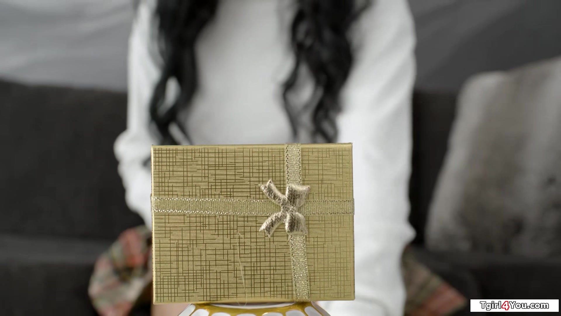 Gfs biggest shemale present lies all wrapped up on the bed