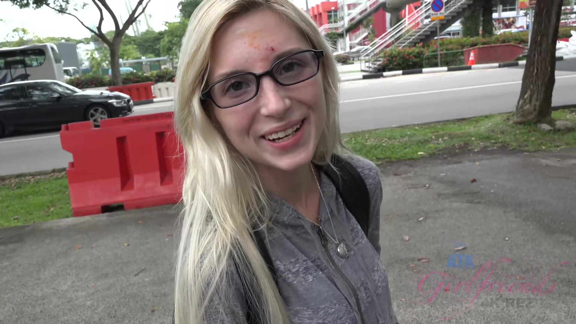 Virtual Vacation With Sexy Blonde Girl