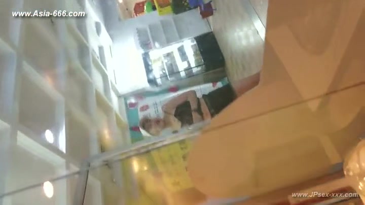 chinese girls go to toilet.113