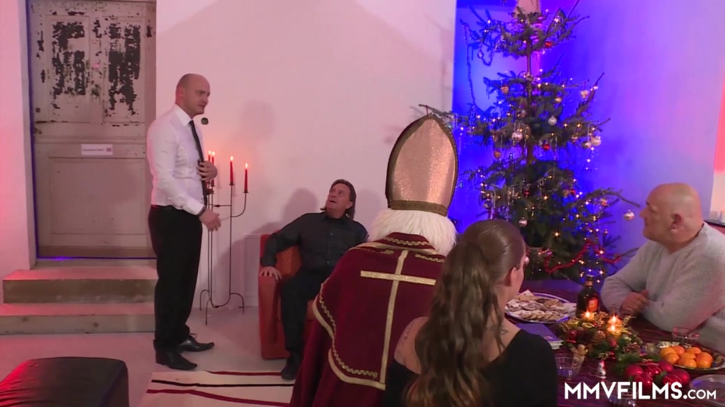 Valeria Jones Cassie Young Samy Fox Big George in Traditional German househodld Xmas - MMVFilms