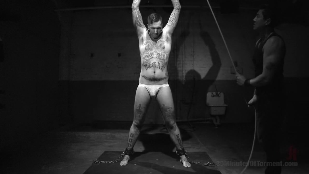 Pro Dom Ruckus takes the 30 pound flogger