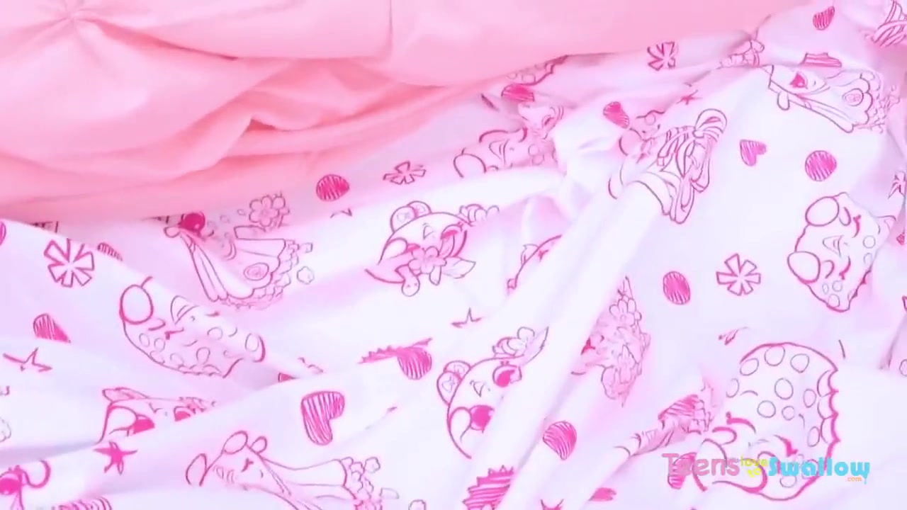 teen 18+ Gives Footjob And Swallows Cum In Bed