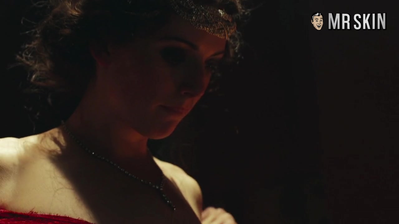 Naked Lizzy Caplan is Pure Magic - Mr.Skin
