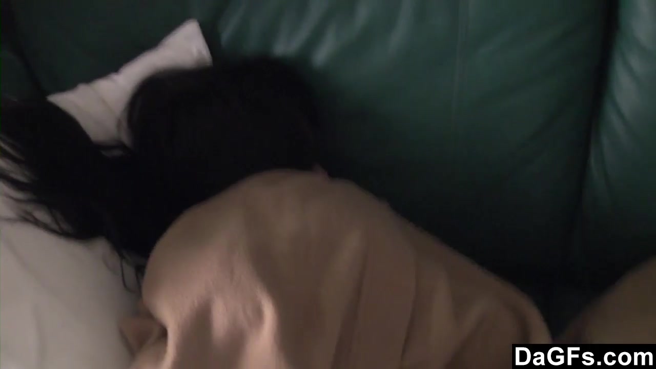 Spicy Morning Handjob Doing By A Very Cute Morena - DaGFs