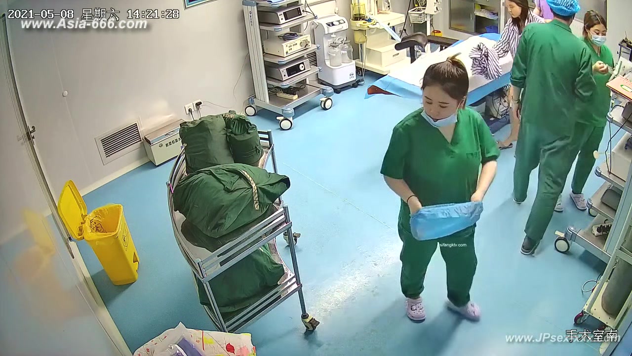 Peeping Hospital patient.7
