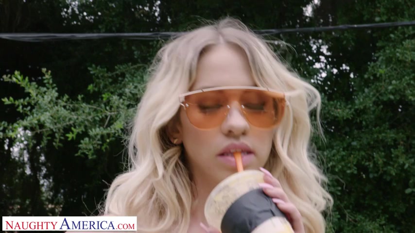 Kelly Turner (Khloe Kapri) fucks like a goddess - mysistershotfriend