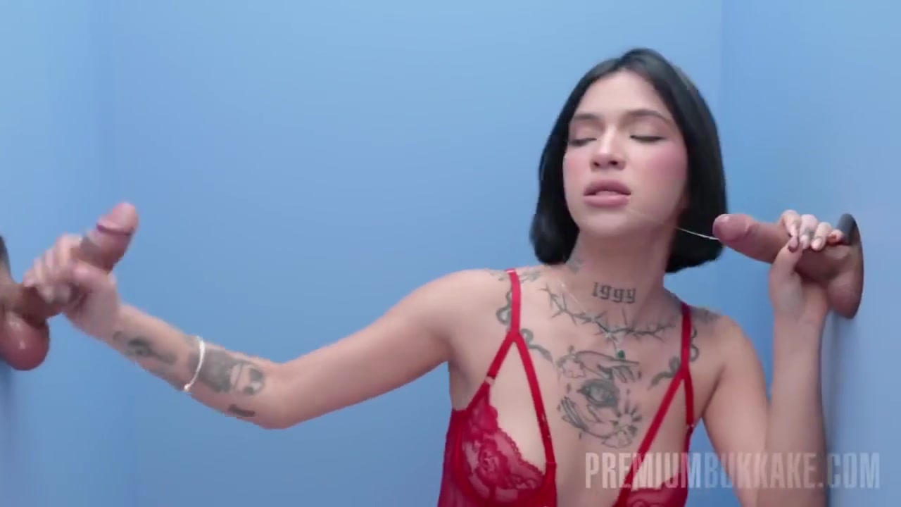 2 - Gloryhole - Scarlett Lapiedra