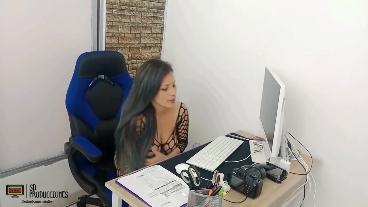 Descubro A Mi Hermanastra Haciendo Una Videollamada Caliente - Parte 1 - Porno En Espanol