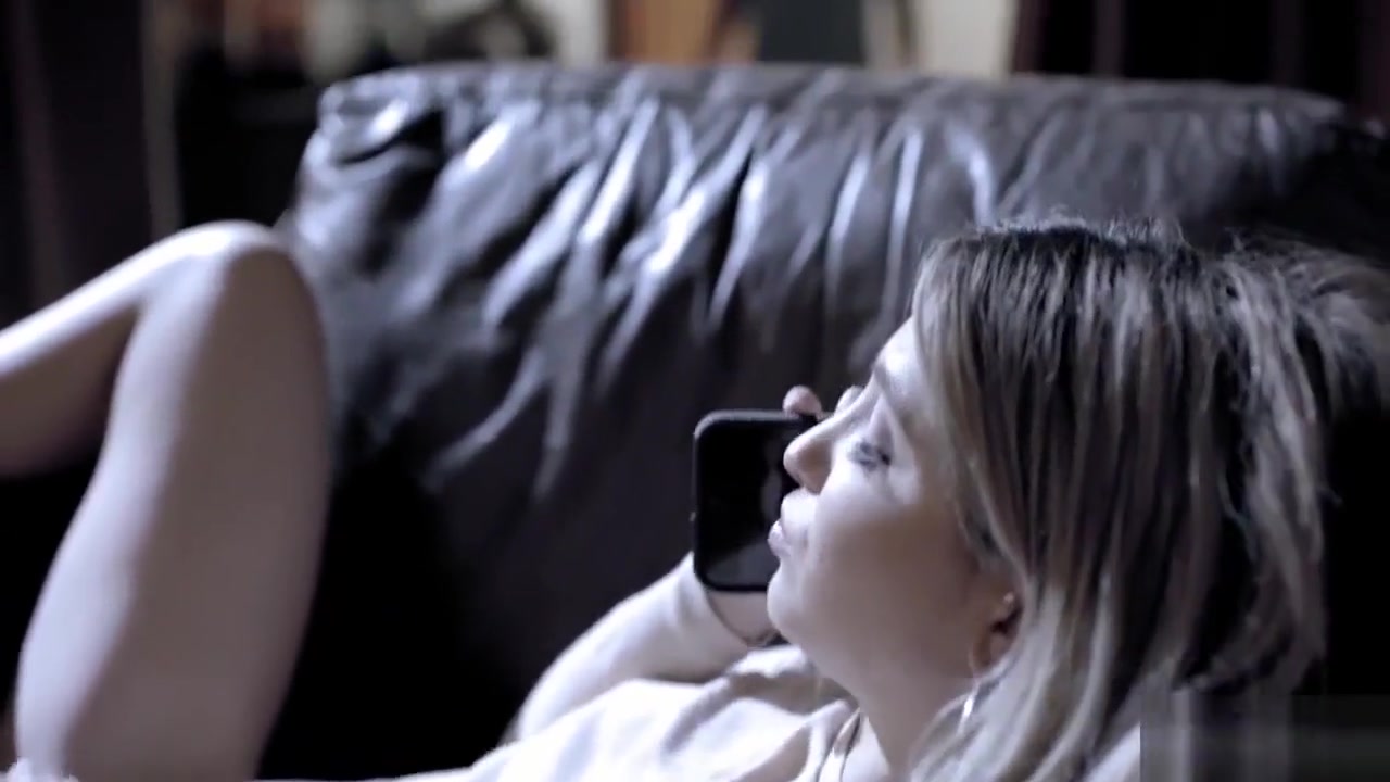 Babysitter lies to BF over phone while cheating on him