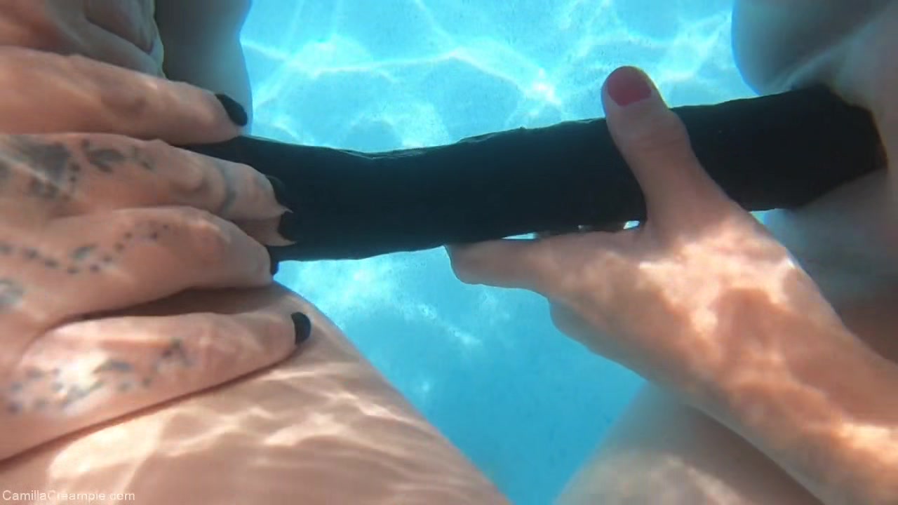 Trying Out A Double Ended Dildo Underwater With Cheyenne - Camillacreampie